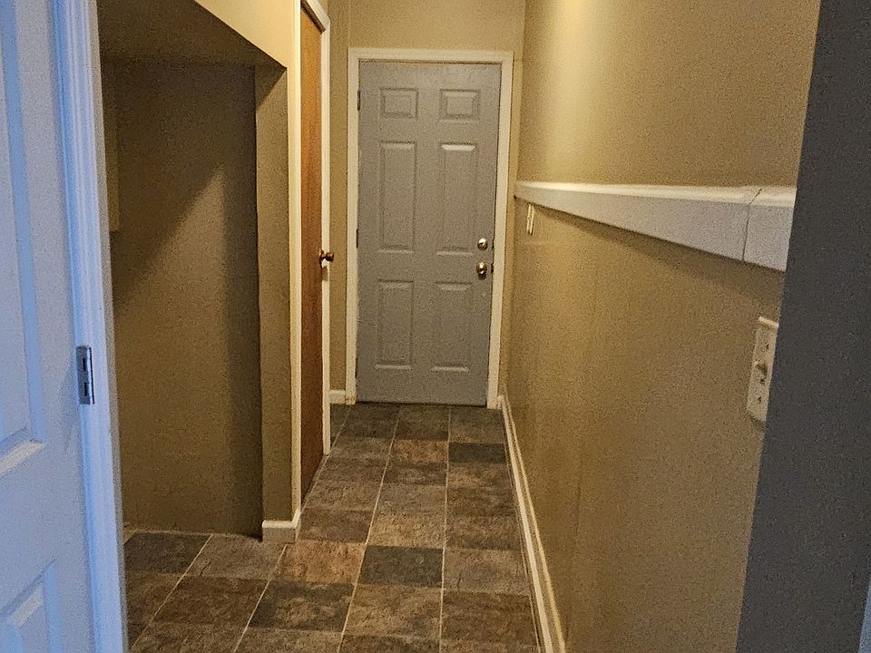 2nd image of 110 1/2 E Jefferson St