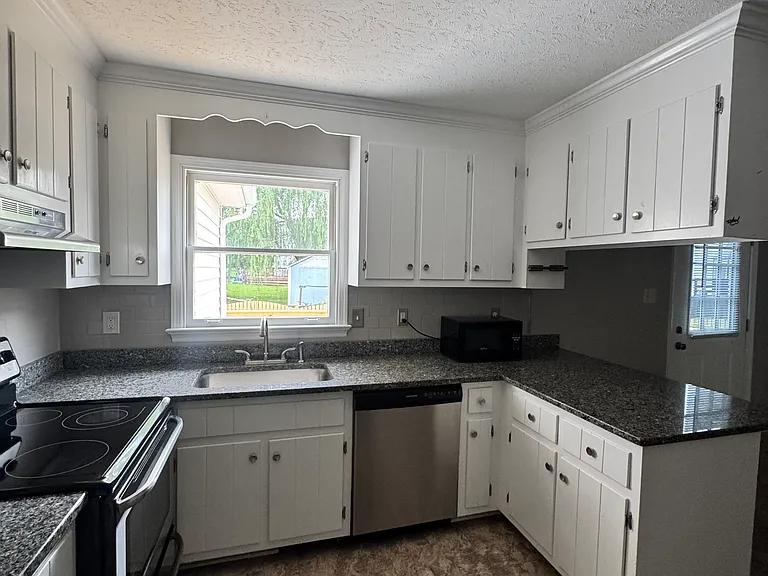 6350 Chenault Way — Photo 8