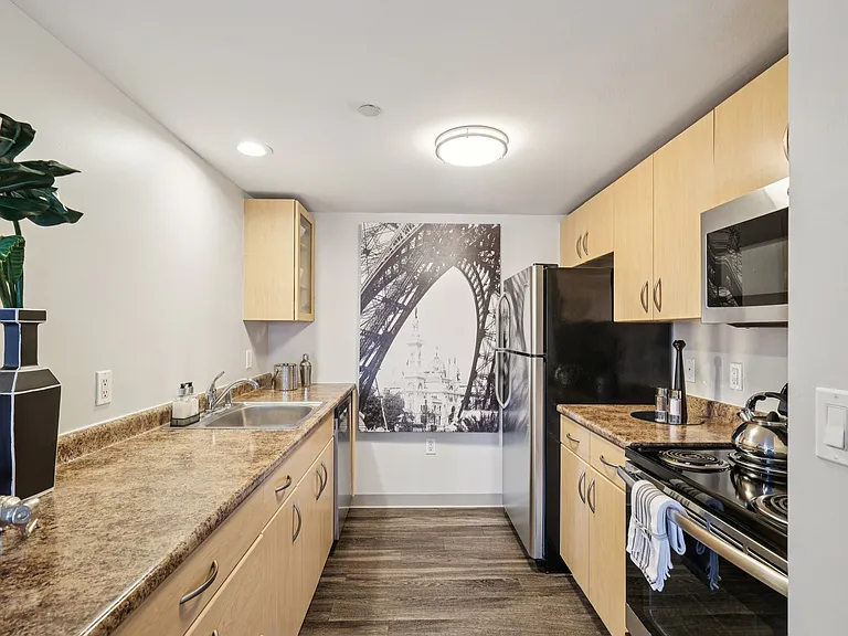160 Pleasant Street Apartments — Photo 21