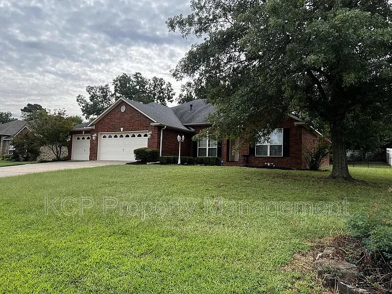 2109 Barrington Dr — Photo 1