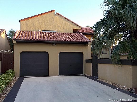 2nd image of 1006 NE 202nd Ln
