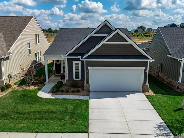 4226 Dogwood Dr, Milford, MI 48381