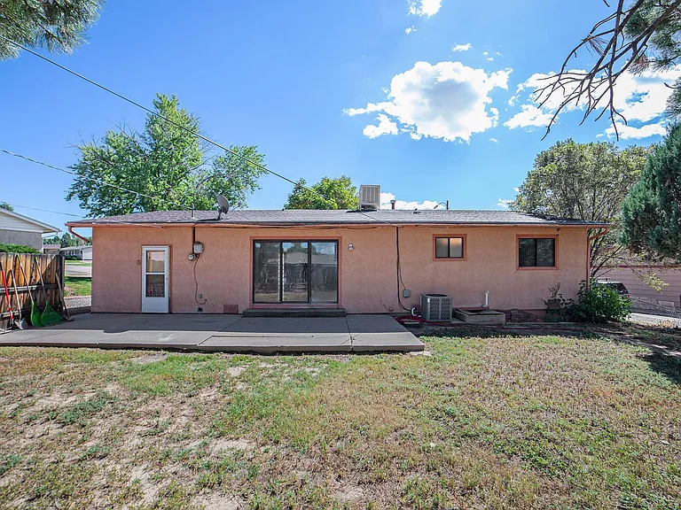 7 Robertson Rd — Photo 1
