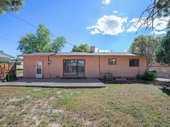 7 Robertson Rd, Pueblo, CO 81001