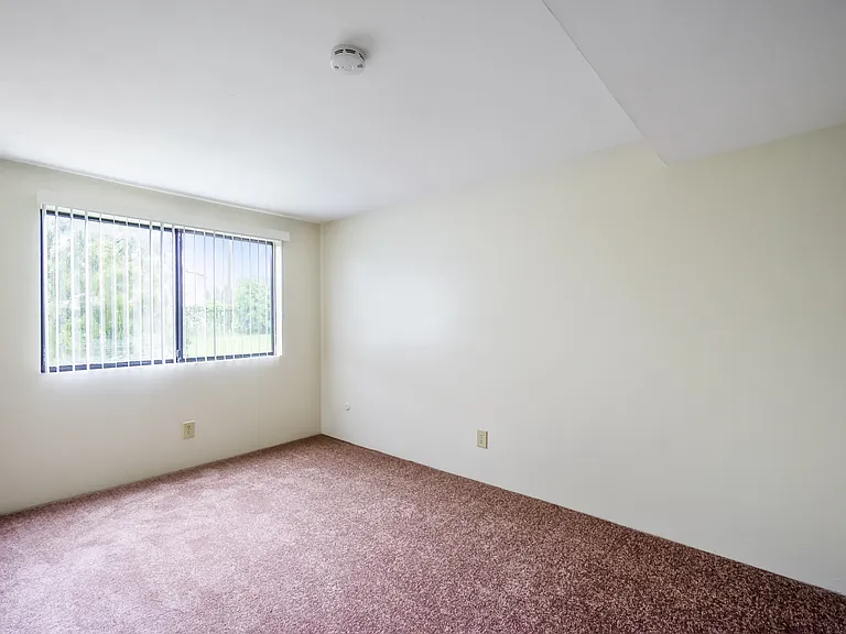 Greenwich Manor Apartments — Photo 56