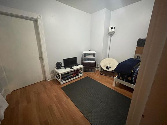 4th image of 75 Webster St