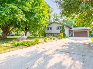 1475 Three Oaks Ave, Maple Plain, MN 55359