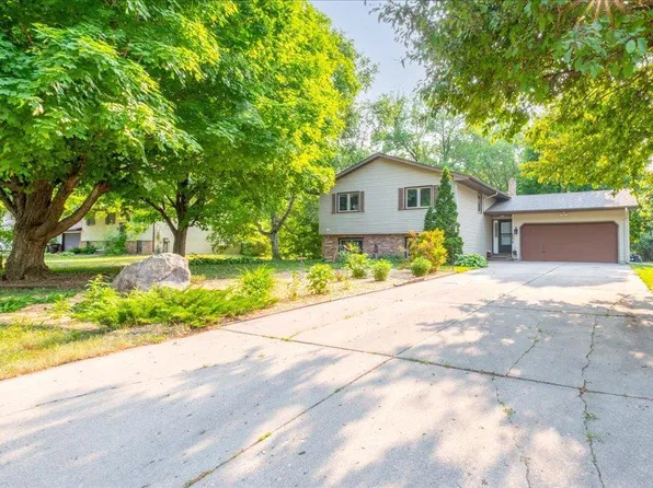 1475 Three Oaks Ave, Maple Plain, MN 55359