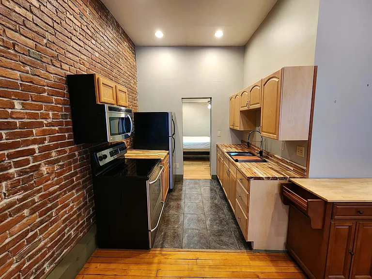 175 Front St #2 — Photo 7
