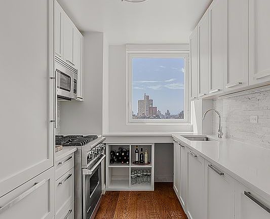 4th image of 200 E 94th St APT 2610