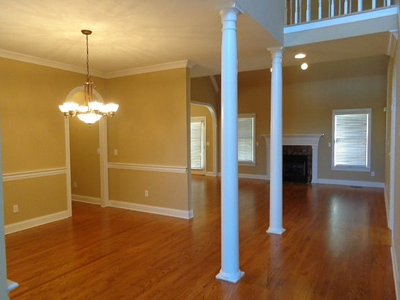 4th image of 8774 Hollingsfield Dr