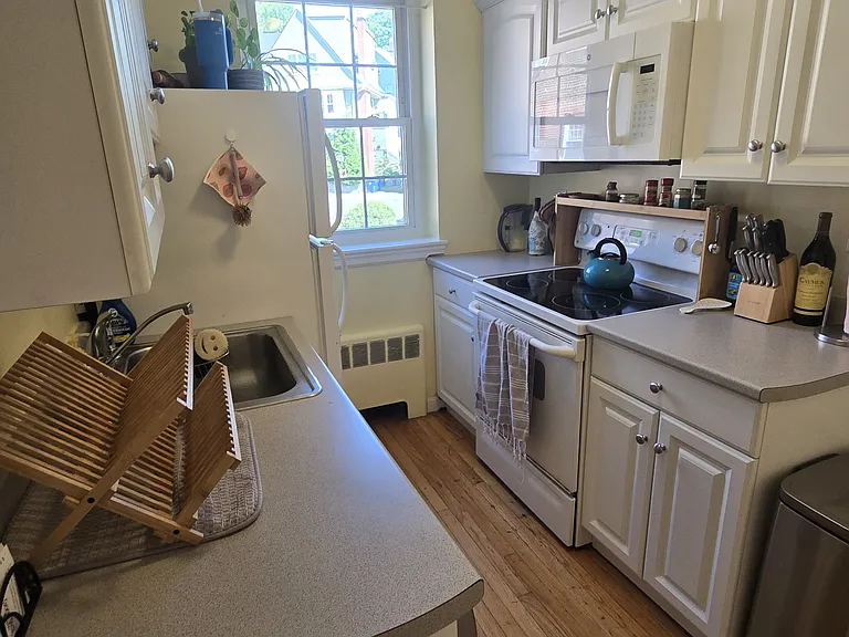 31 1/2 Englewood Ave #3 — Photo 4