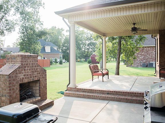 3rd image of 203 Sweet Bay Ct