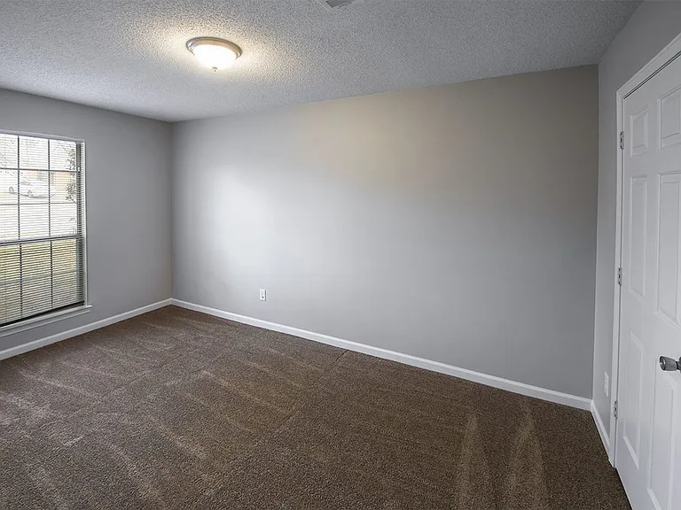 7611 Lowrance Rd — Photo 13