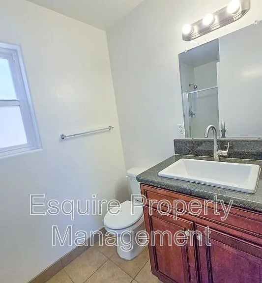 1263 S Oxnard Blvd #3 — Photo 4