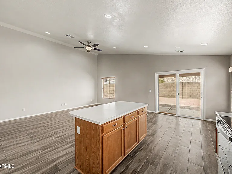 308 W Liberty Ln — Photo 17