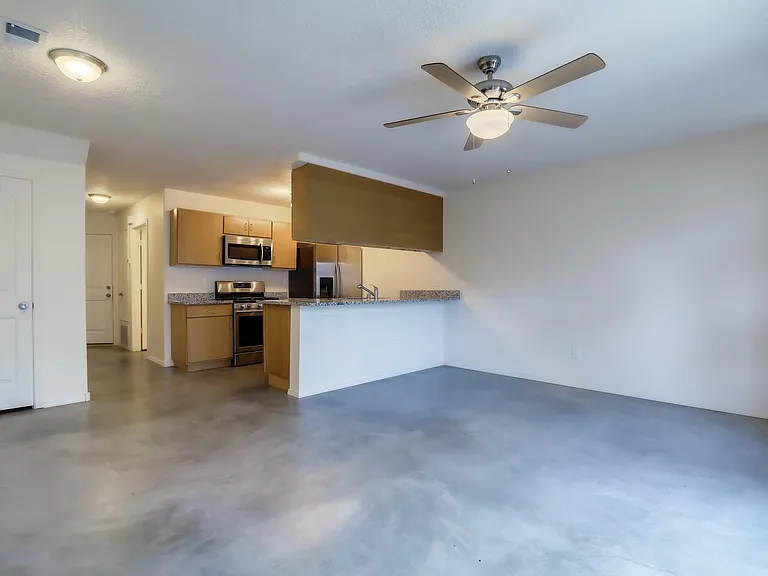 2400 Marie Park Dr NE — Photo 2