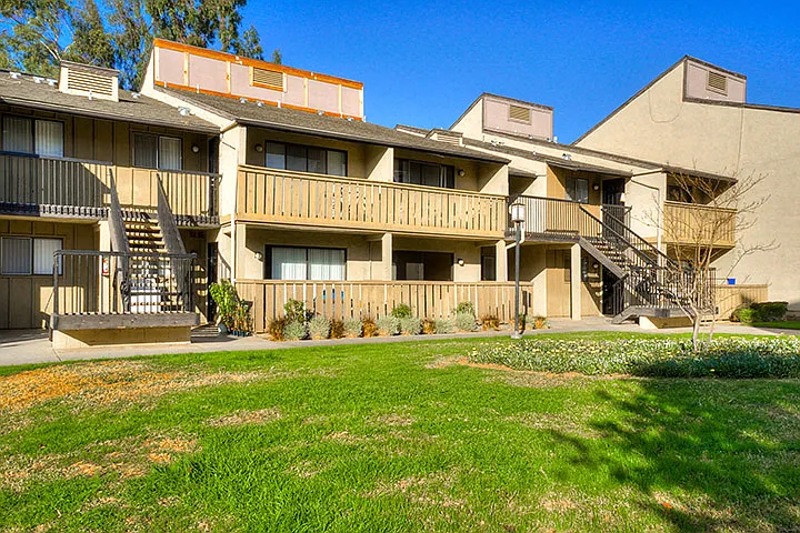 Highlander Park Apartments — Photo 3