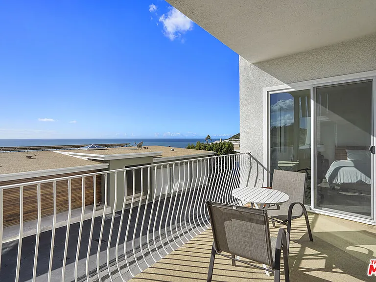 18103 Coastline Dr #7 — Photo 3
