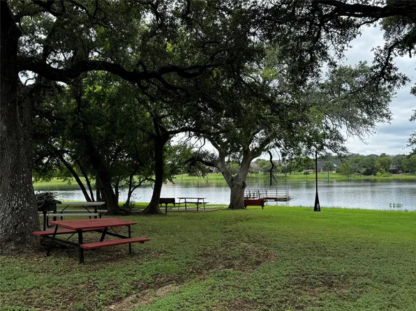 4044 High Point Dr, Whitney, TX 76692