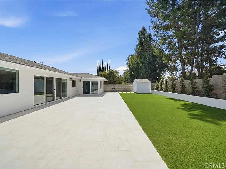 520 W Country Hls — Photo 32