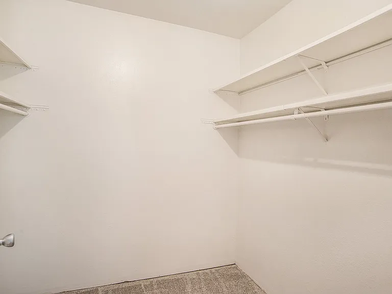 Sunflower Apartments — Photo 22