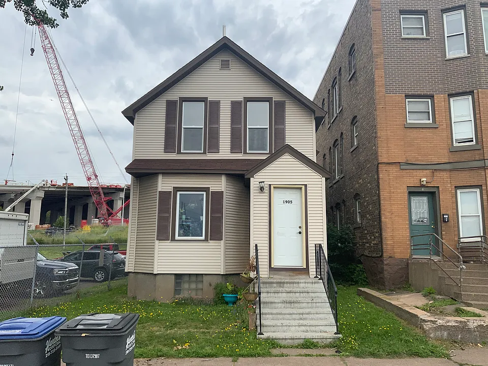 2 bed, 1.0 bath, $1,080
