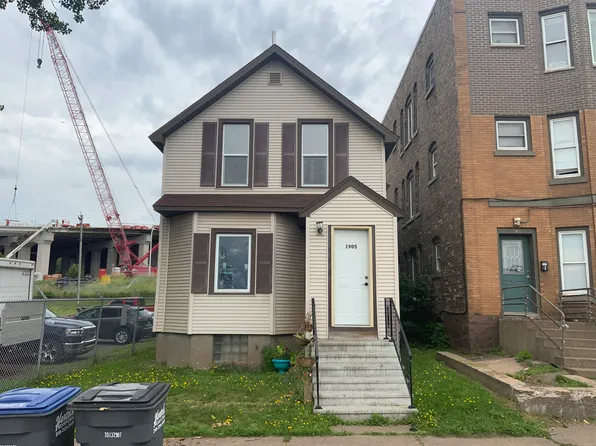 2 bed, 1.0 bath, $1,080, 1905 W 1st St #2, Duluth, MN 55806