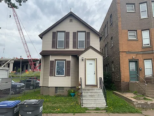 2 bed, 1.0 bath, $1,080 Photo 1 2 bed, 1.0 bath, $1,080 Photo 1