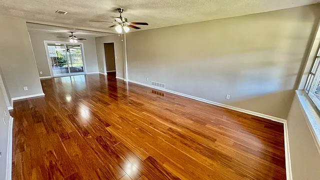 3 bed, 1730 sqft, $1,950 — Photo 2