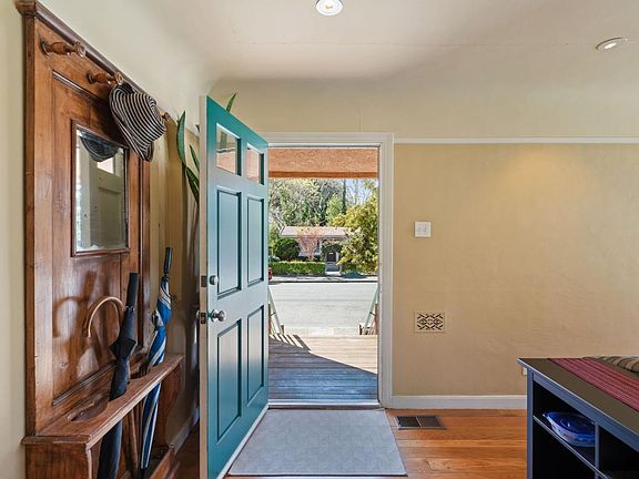 2nd image of 1520 Seminary Street