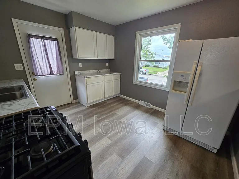 1242 Edgewood Dr — Photo 21