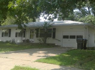 1925 SW Crest Dr, Topeka, KS 66604