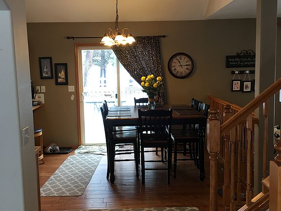 Front entry / breakfast area