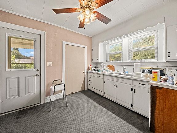 4th image of 1910 Blackburn Ave