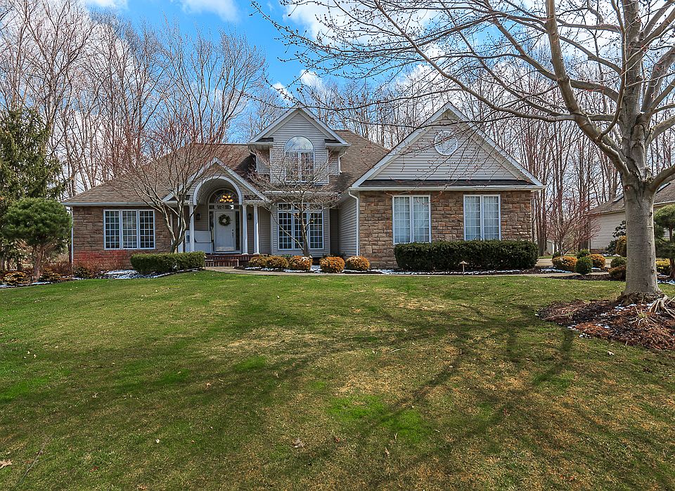 7447 Hunting Lake Dr