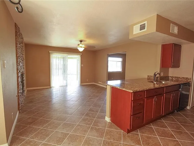 10804 Gloster Ct — Photo 6