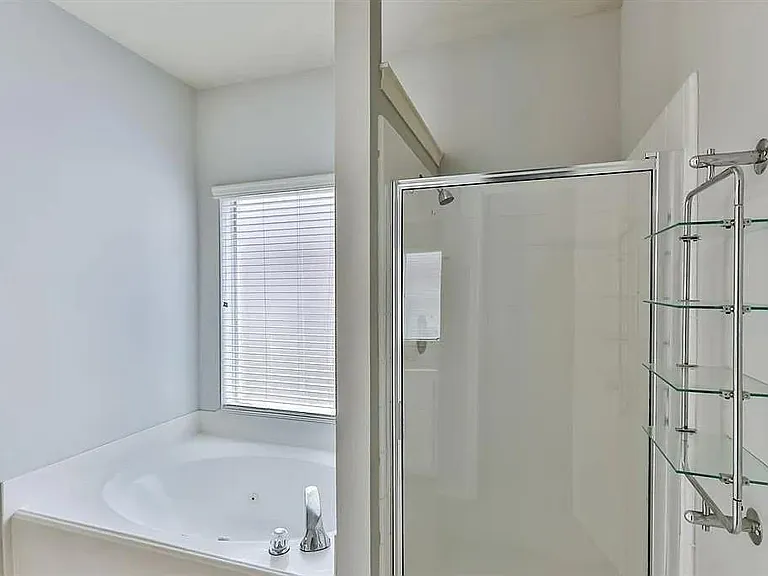 13002 Misty Bay Ln — Photo 17