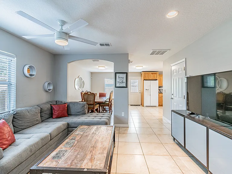 2907 W Chestnut St — Photo 18