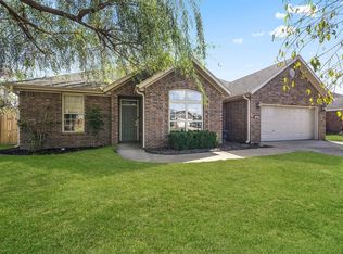 703 Grant Ave, Prairie Grove, AR 72753