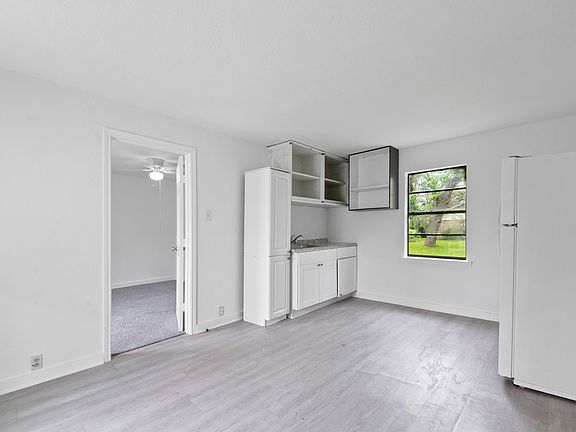 2nd image of 806 E Emily Ave #5
