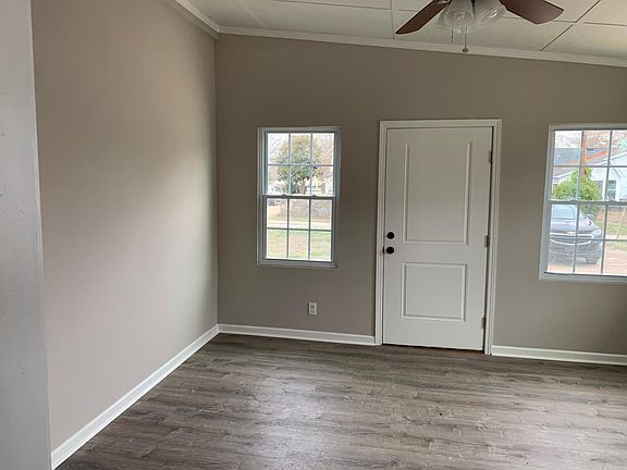Extra room off of kitchen