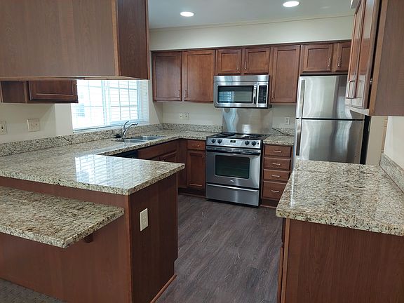 5th image of 2606 NE Yacht Ave