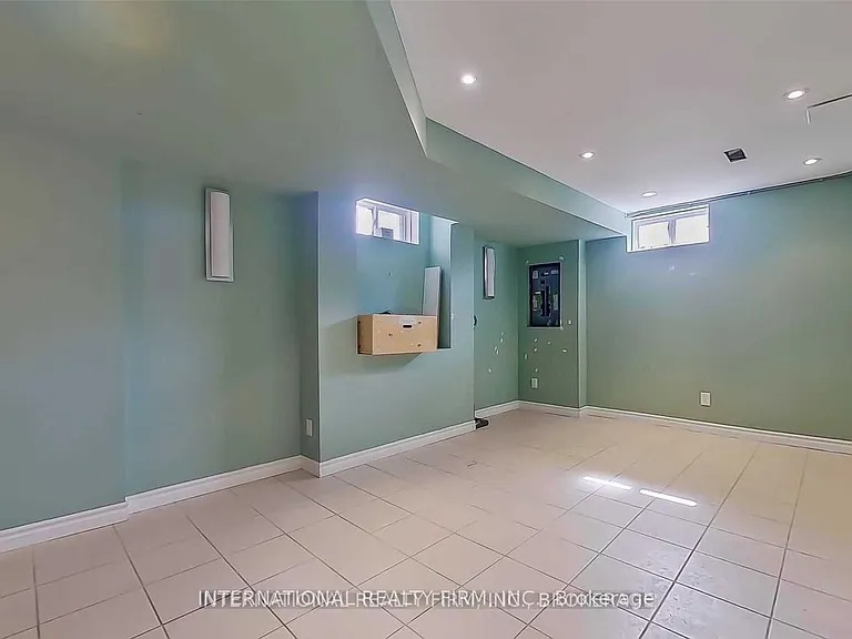2 Dolce Cres — Photo 30