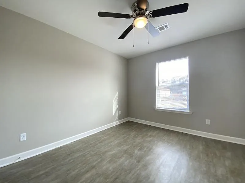 3 bed, 1305 sqft, $1,725 — Photo 4
