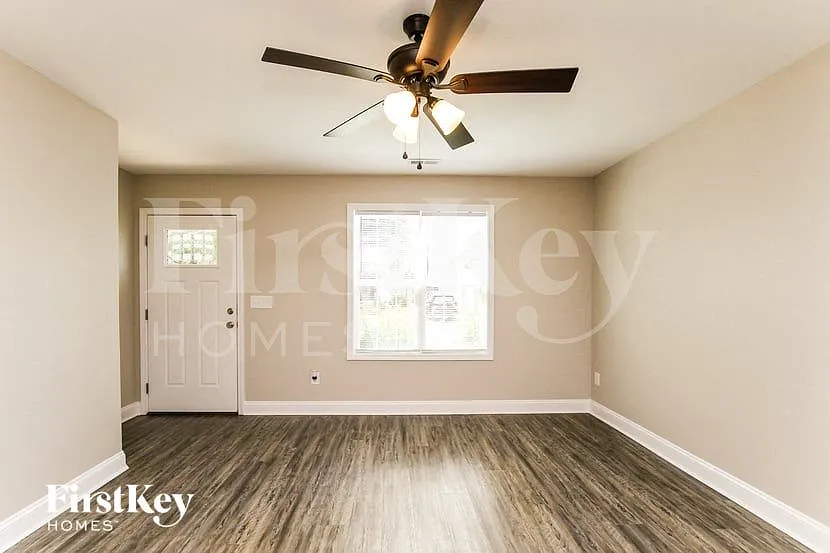 3 bed, 2.0 bath, 1173 sqft, $1,765 — Photo 2