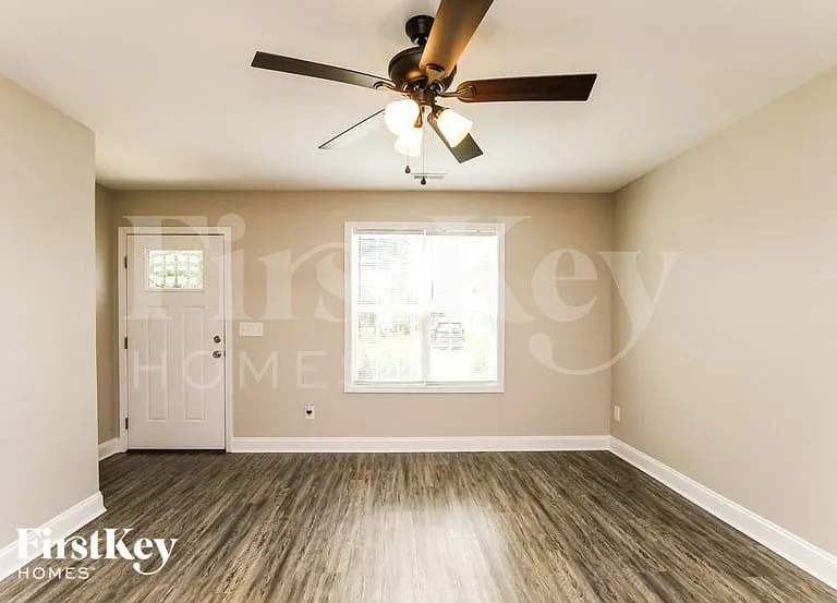 96 Peachtree Ave NW — Photo 2