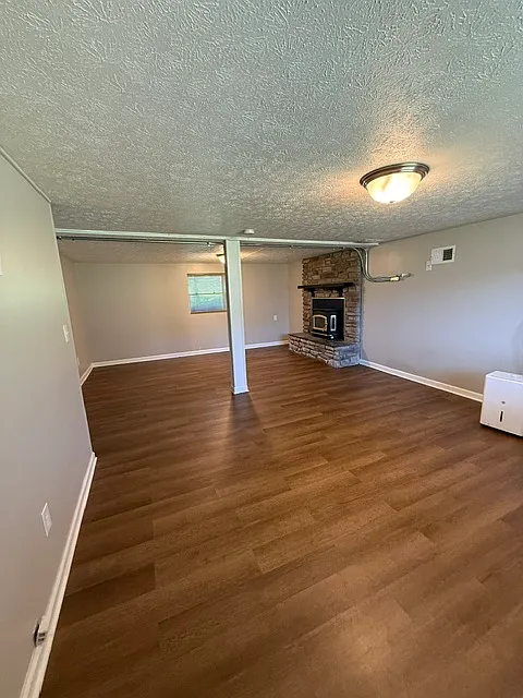 3 bed, 1728 sqft, $2,000 — Photo 3