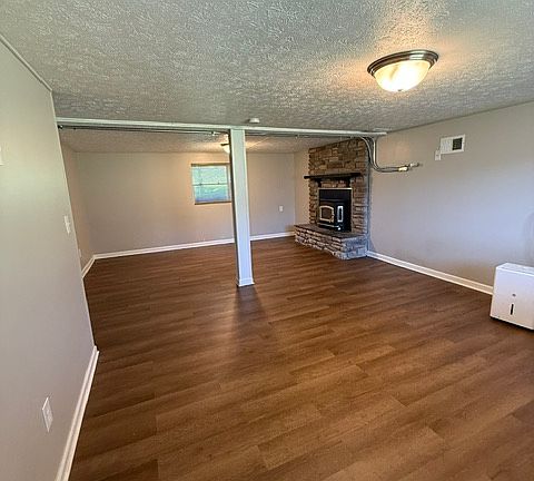 3rd image of 6513 Tiffany Ct NE