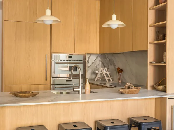 591 Tenth Street image 9 of 26